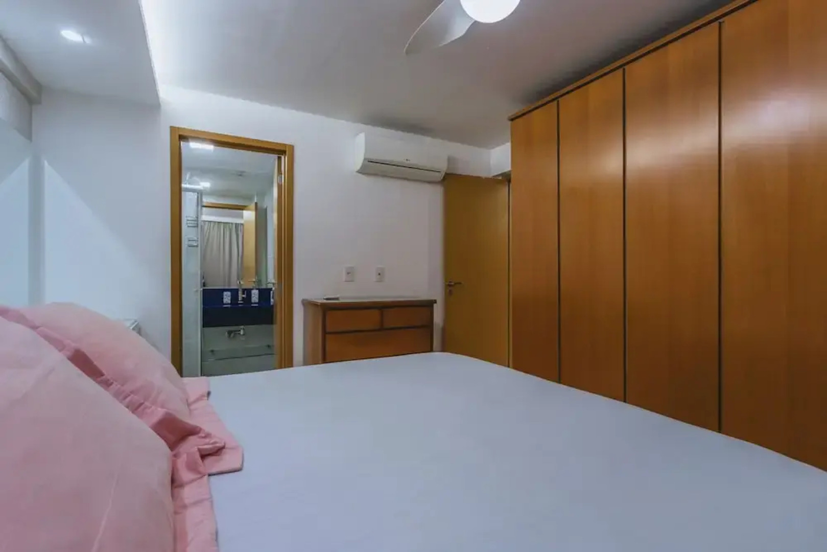 Apto com Piscina Wifi Ar-condicionado e Garagem