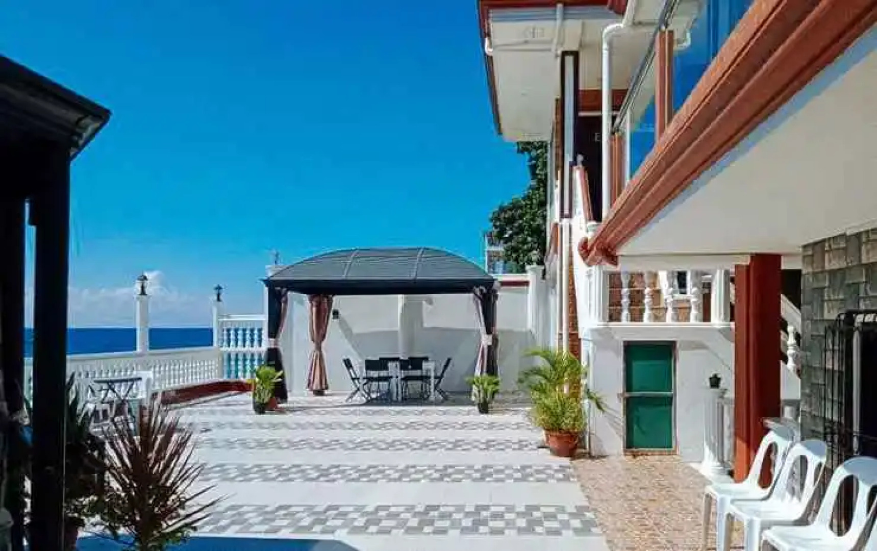 RedDoorz Plus @ Billy's Resort Oslob