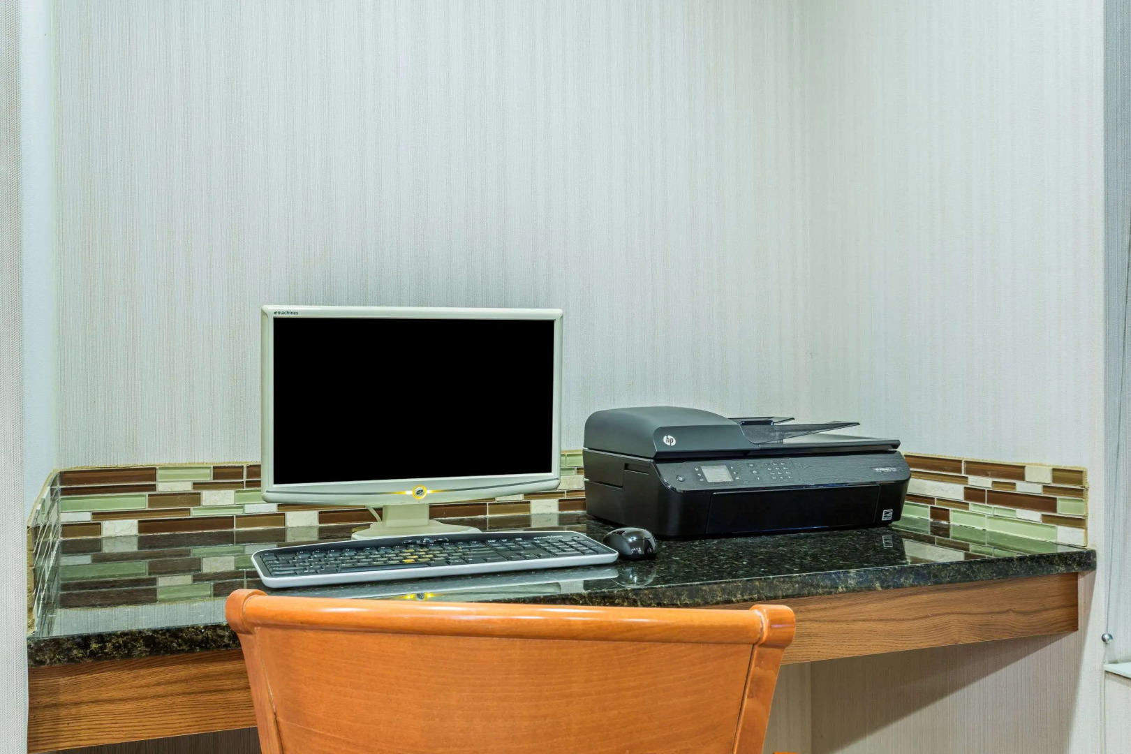 Days Inn & Suites by Wyndham Logan