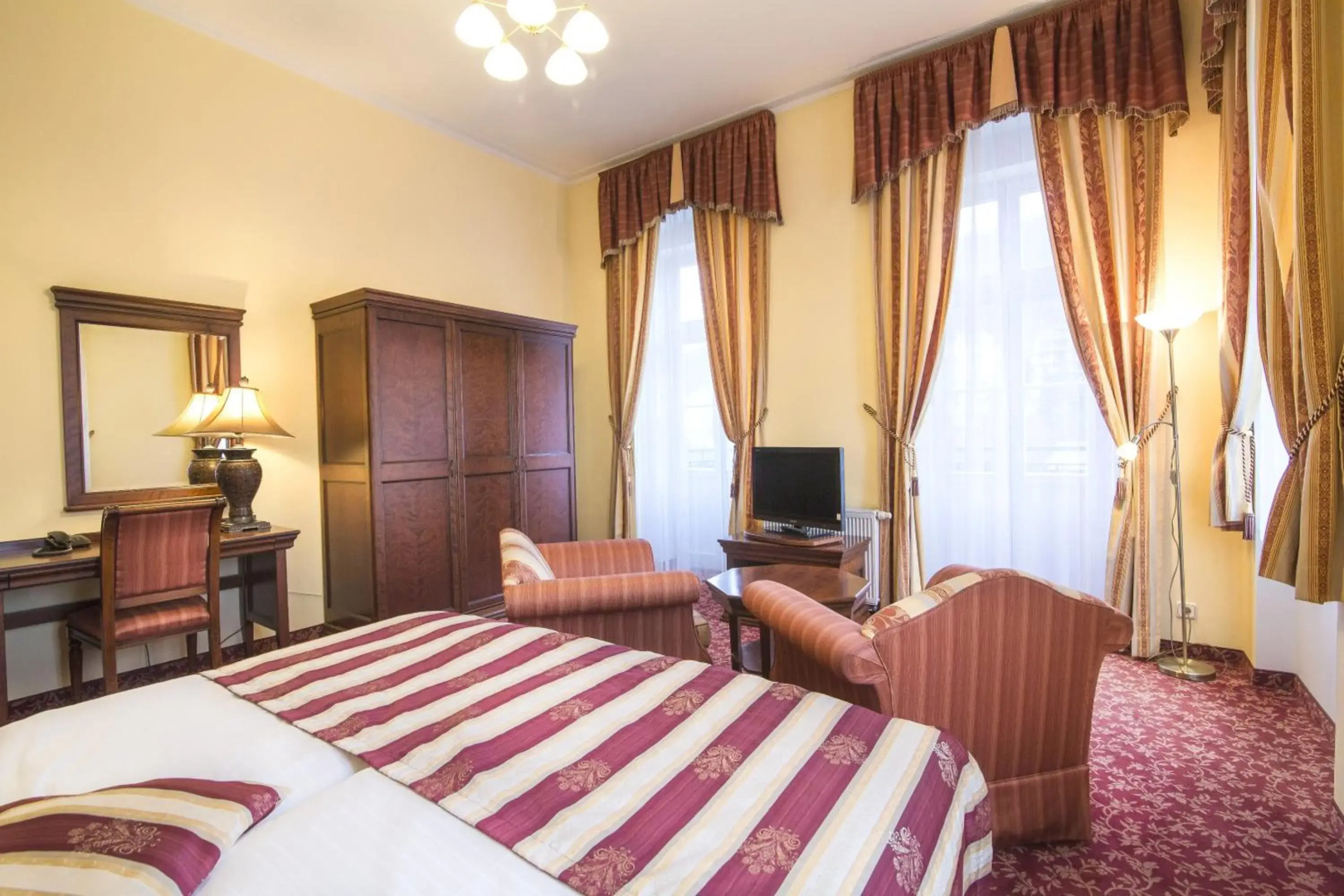 Ontario Hotel Garni
