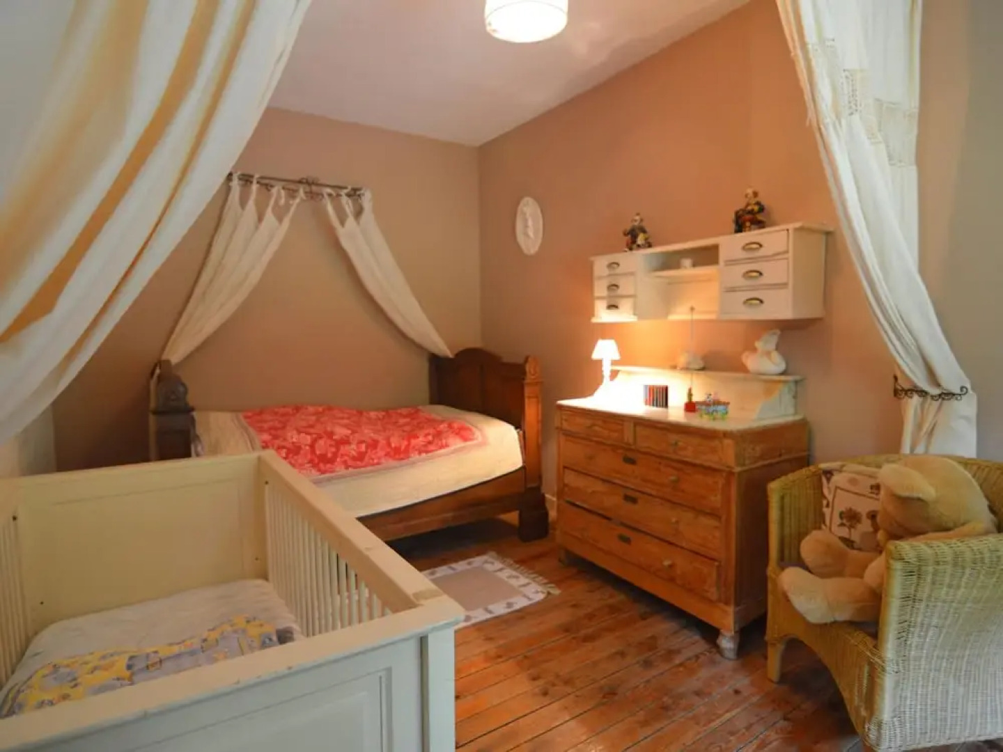 Bievre Forest-edge Retreat