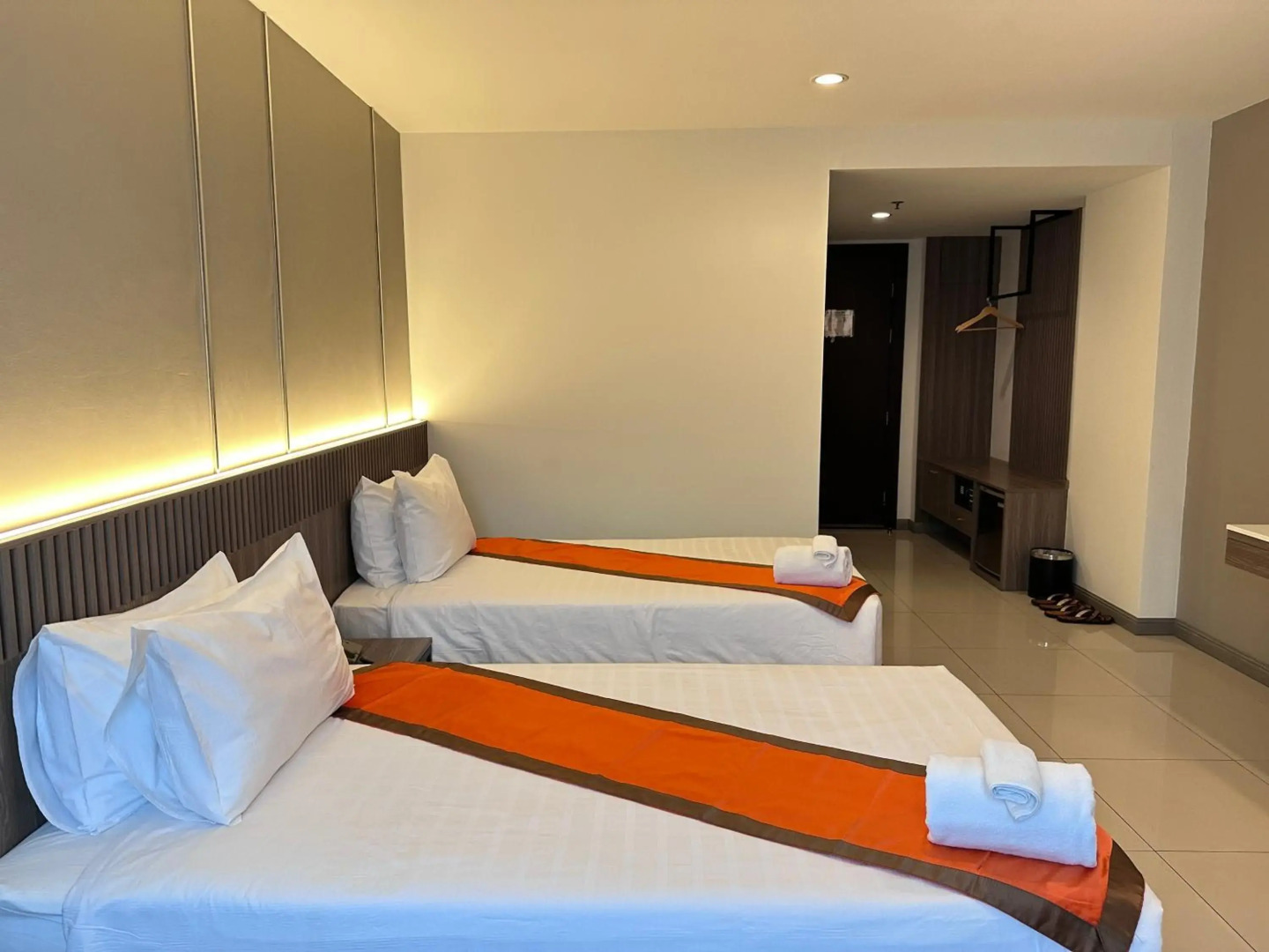 Crystal Suites Suvarnabhumi Airport
