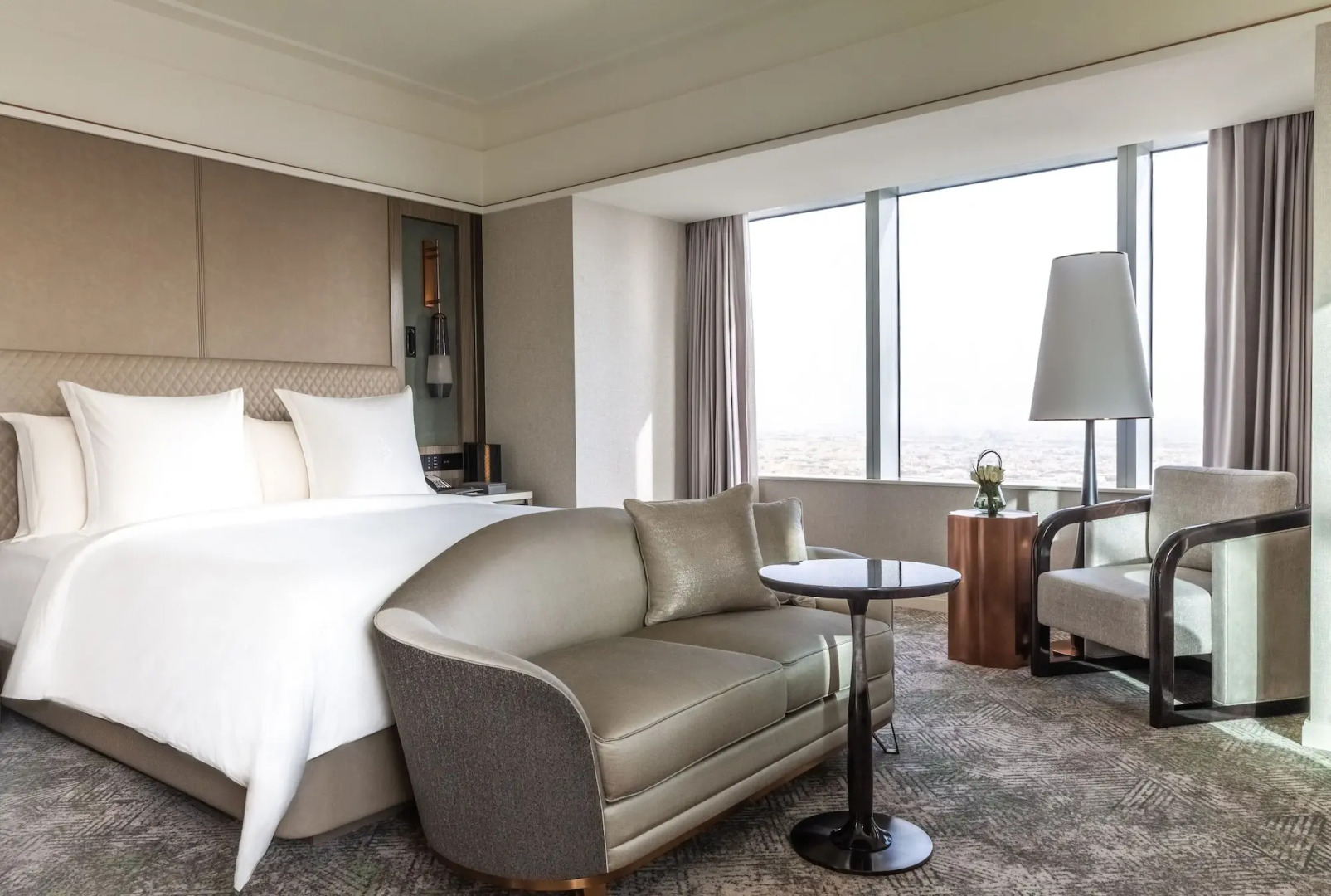 Отель Four Seasons Riyadh At Kingdom Center