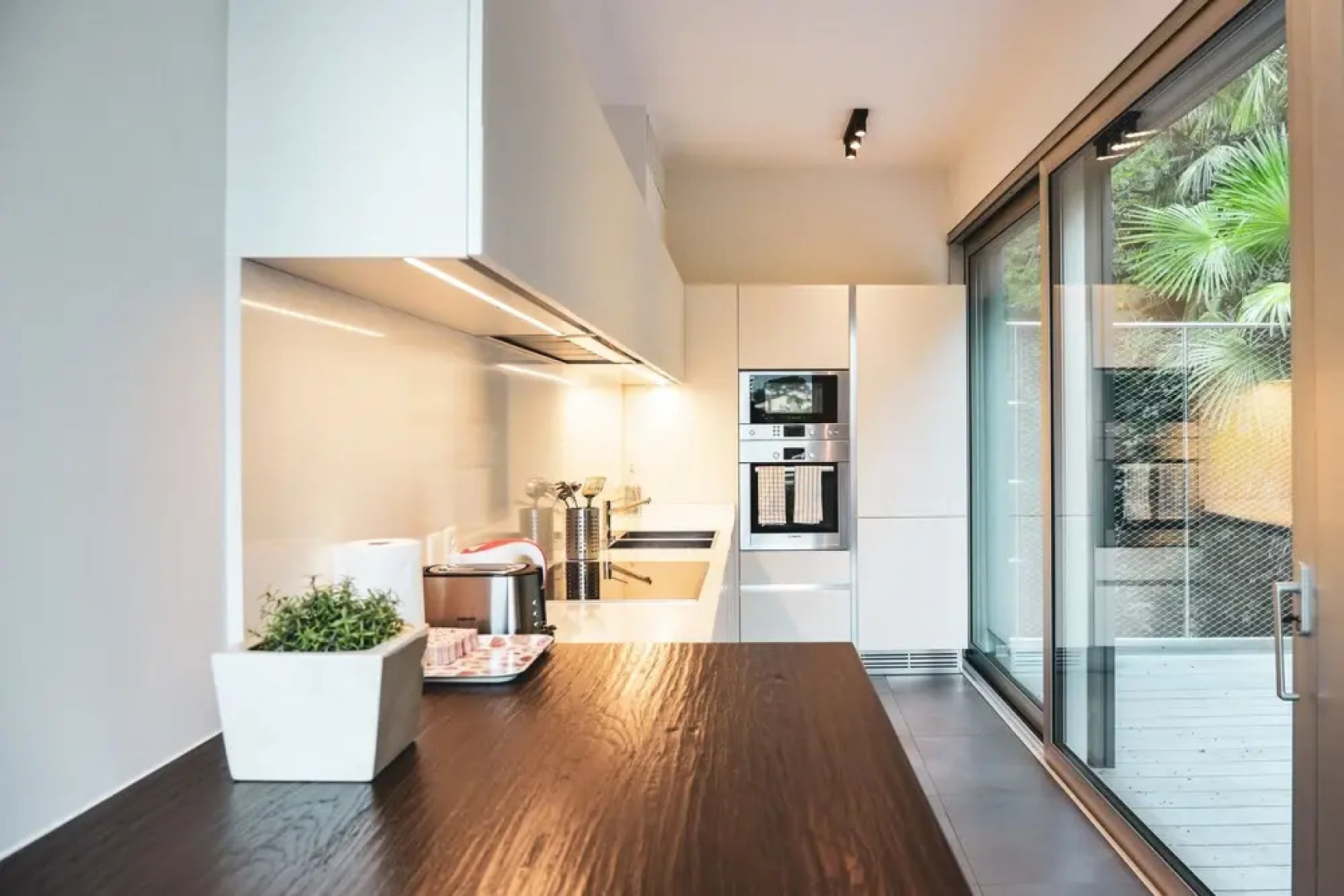 One & Only Lake View Penthouse No01