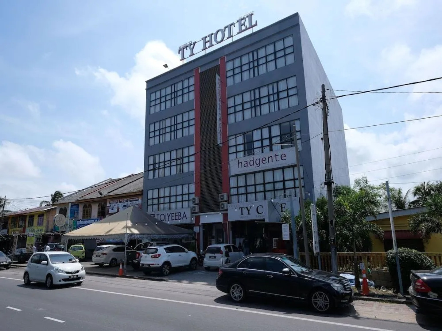 OYO 762 TY Hotel