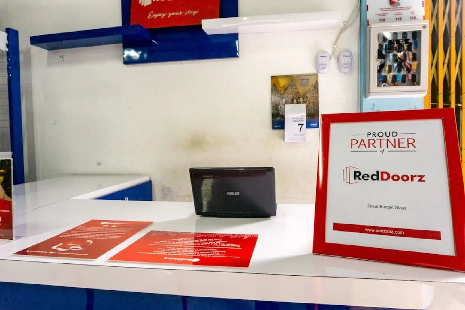 RedDoorz near Benteng Van Den Bosch