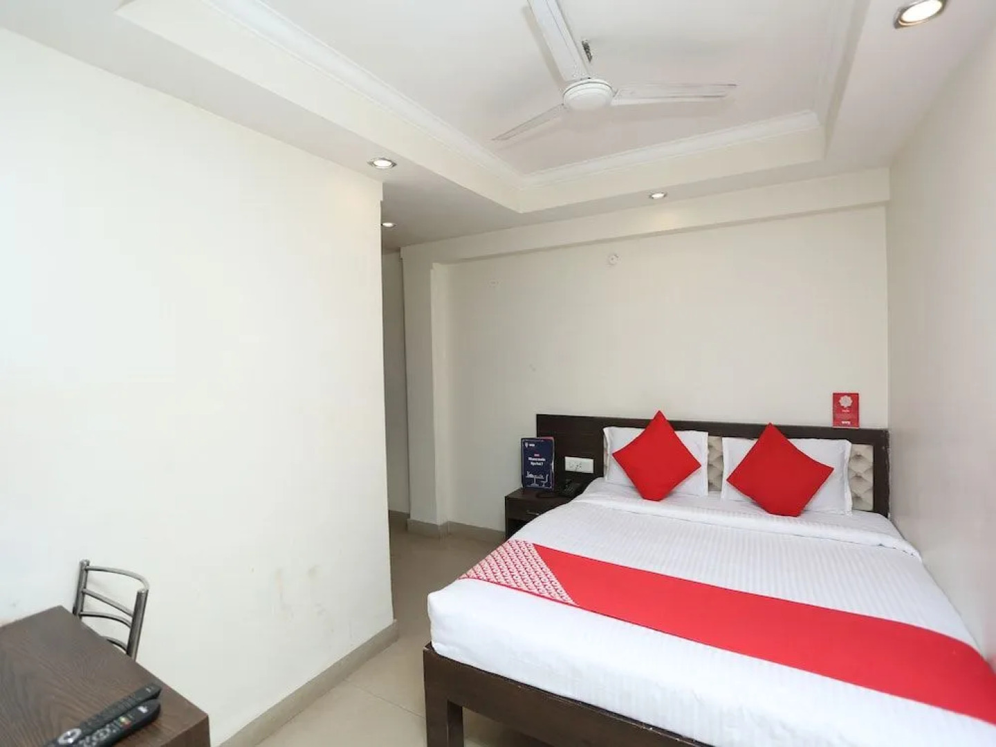 OYO 30240 Shri Radha Palace