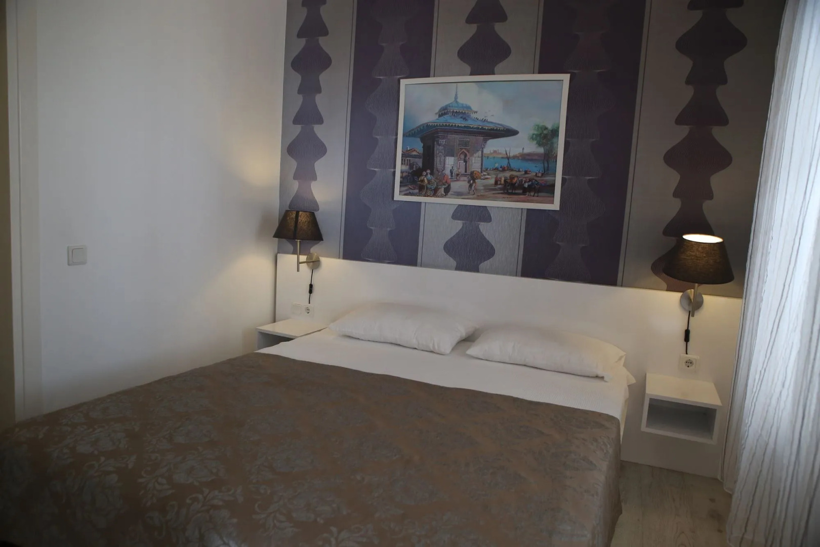 7. Art Feslegen Hotel