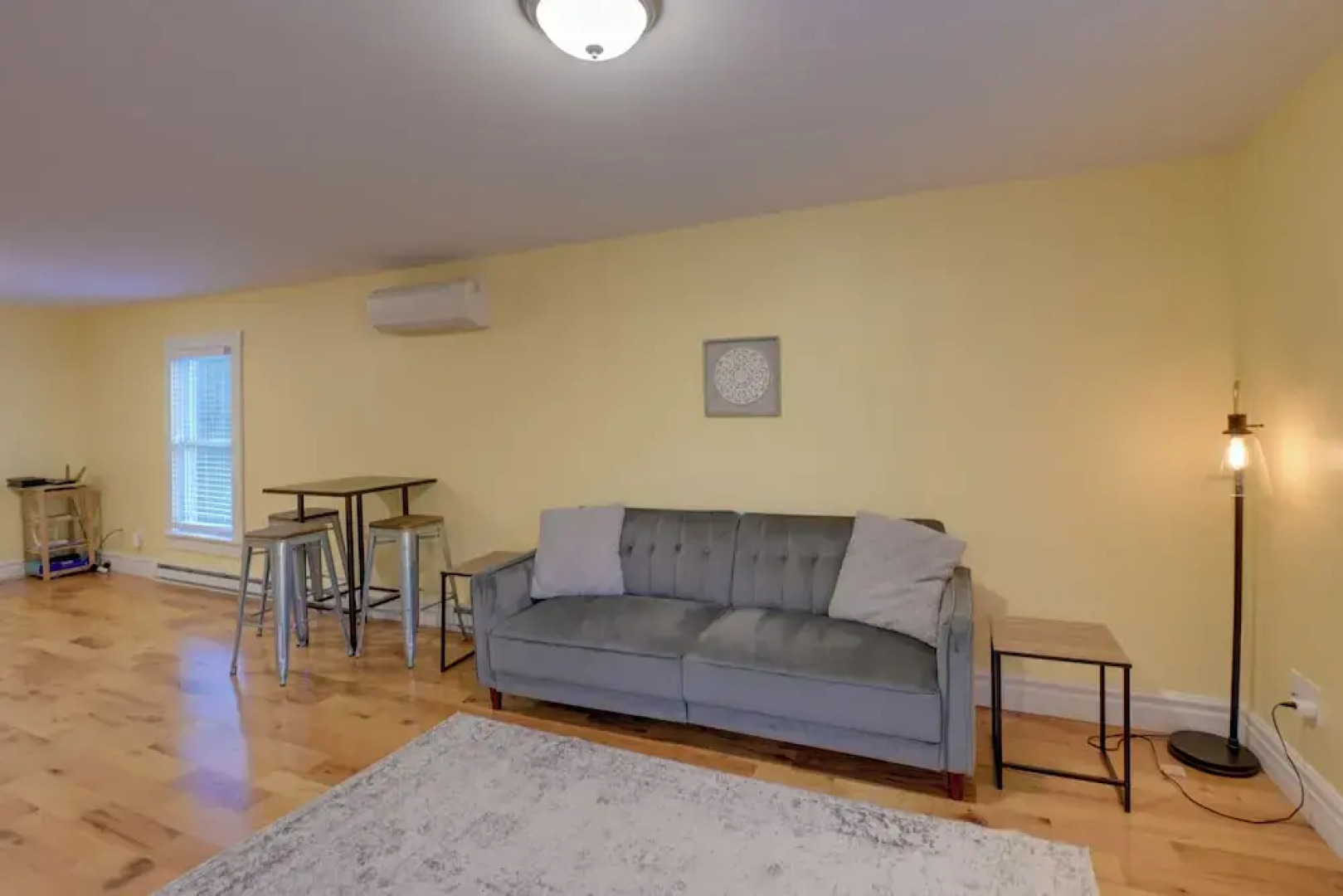Walk to Sorrento Town Dock: Pet-friendly Apartment