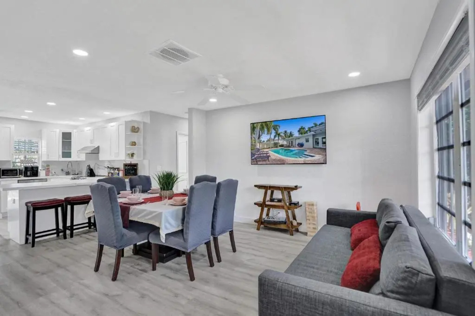 Modern 4bdr Home With Pool By The Beach