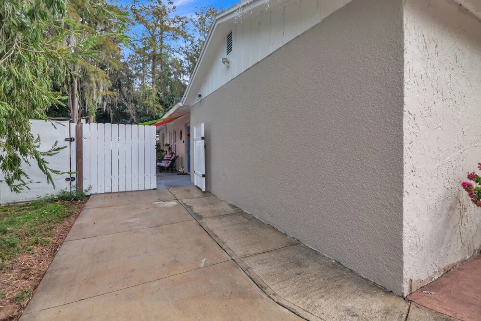 Tampa Tranquility - Chic Retreat 1 Bedroom Condo by Redawning