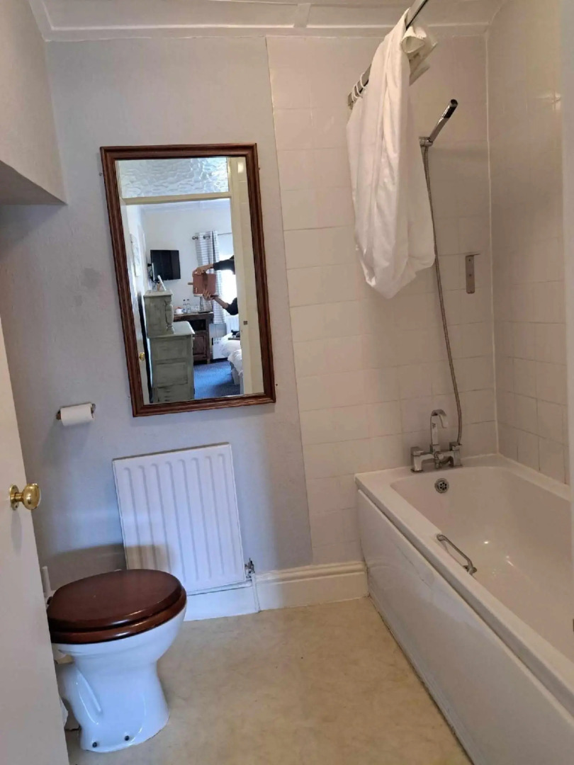 The Ilchester Arms Hotel