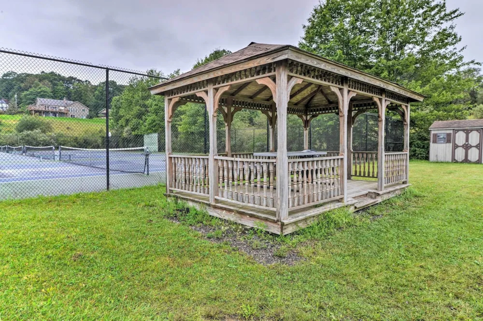 'the Eagles Nest at Alpine' Cabin w/ Fireplace!