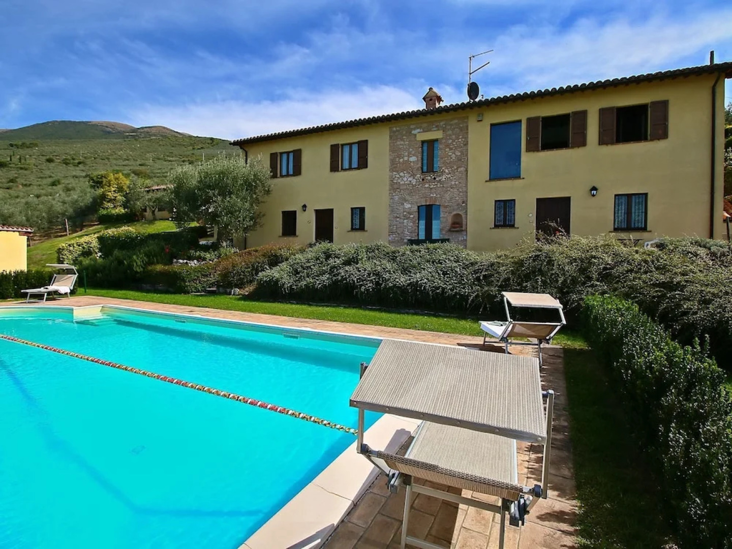 Spacious Farmhouse in Trevi With Swimming Pool