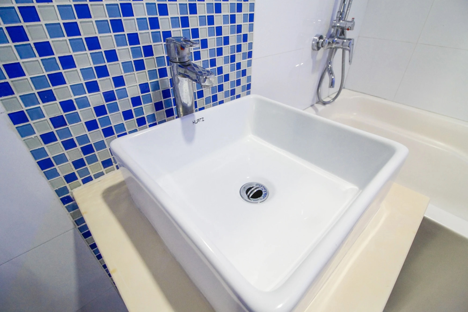 Hotel DreamWorld Araneta Cubao