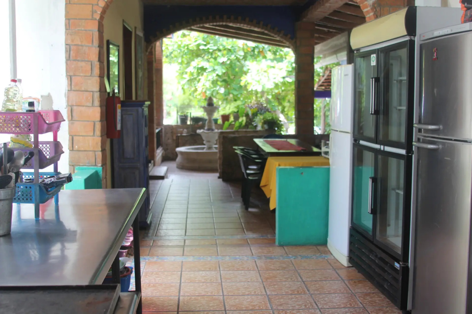 Mayflower Hotel & Hostal