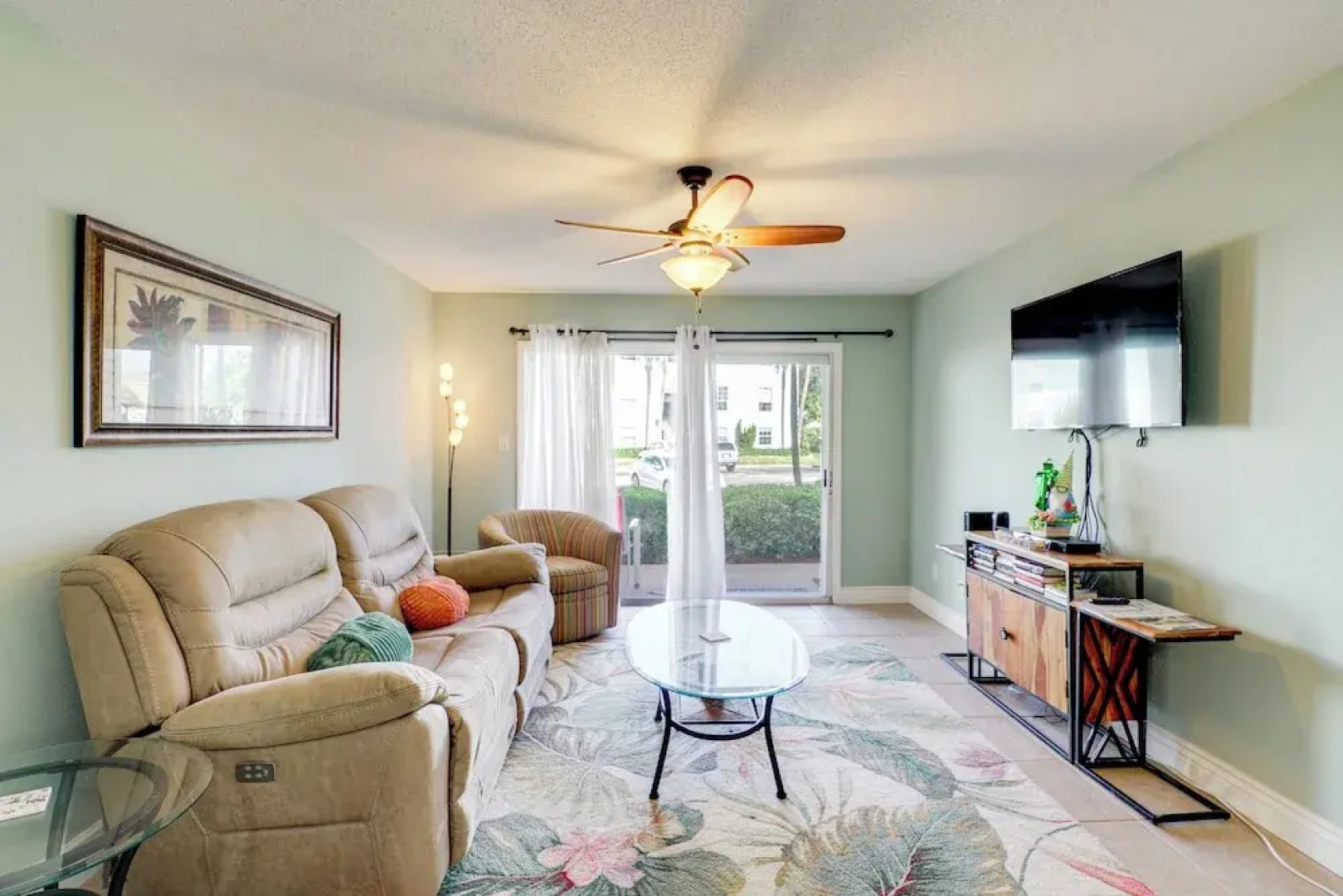 Walk to Beach: 1st-floor Unit w/ Pool in Melbourne