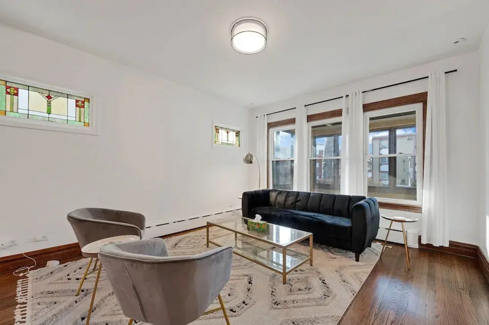 Charming Oak Park 4BD/3.5BA and 2 Private Parking by AllSet Turnover