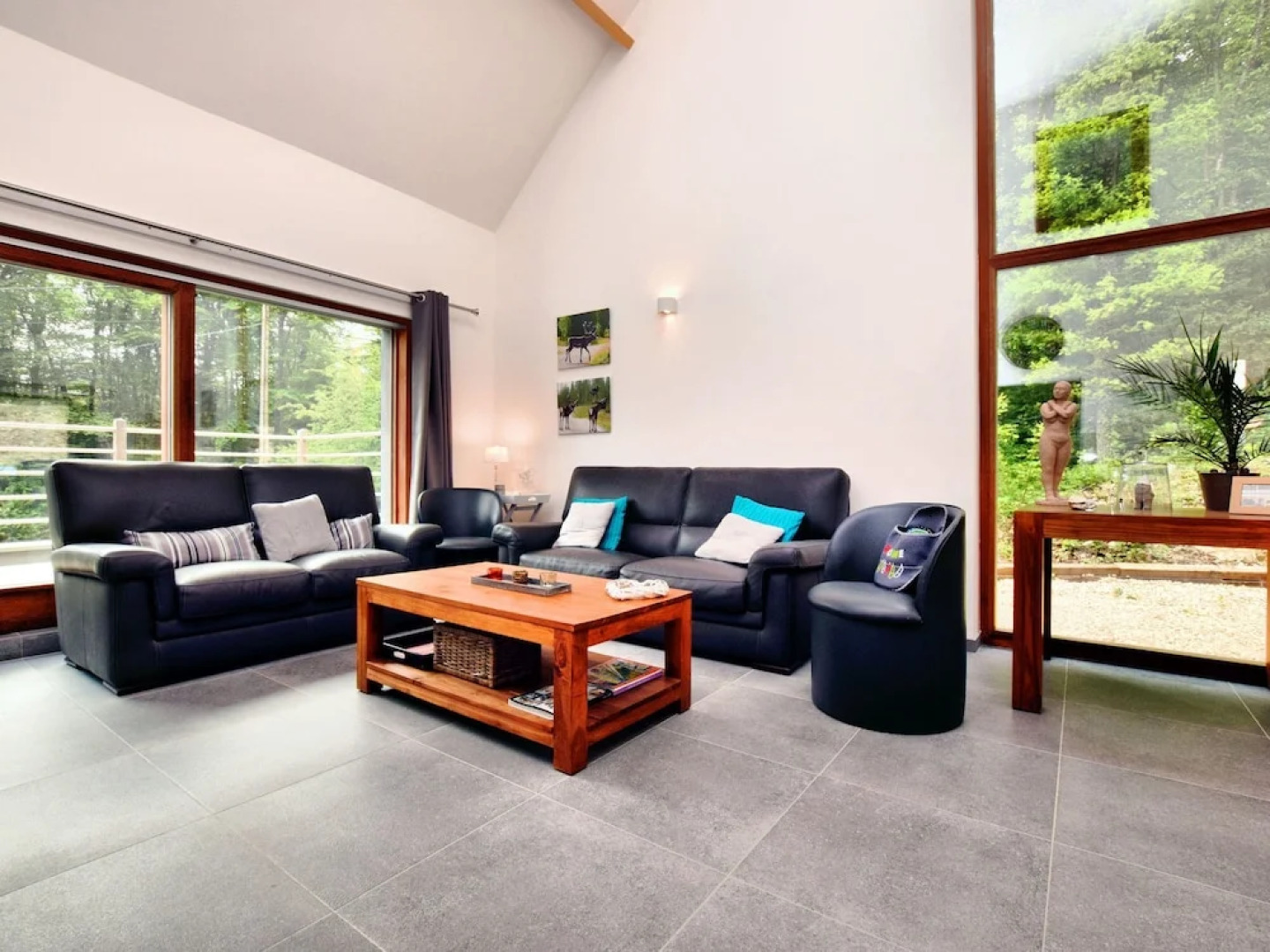 Luxurious Holiday Home in Beauraing with Sauna