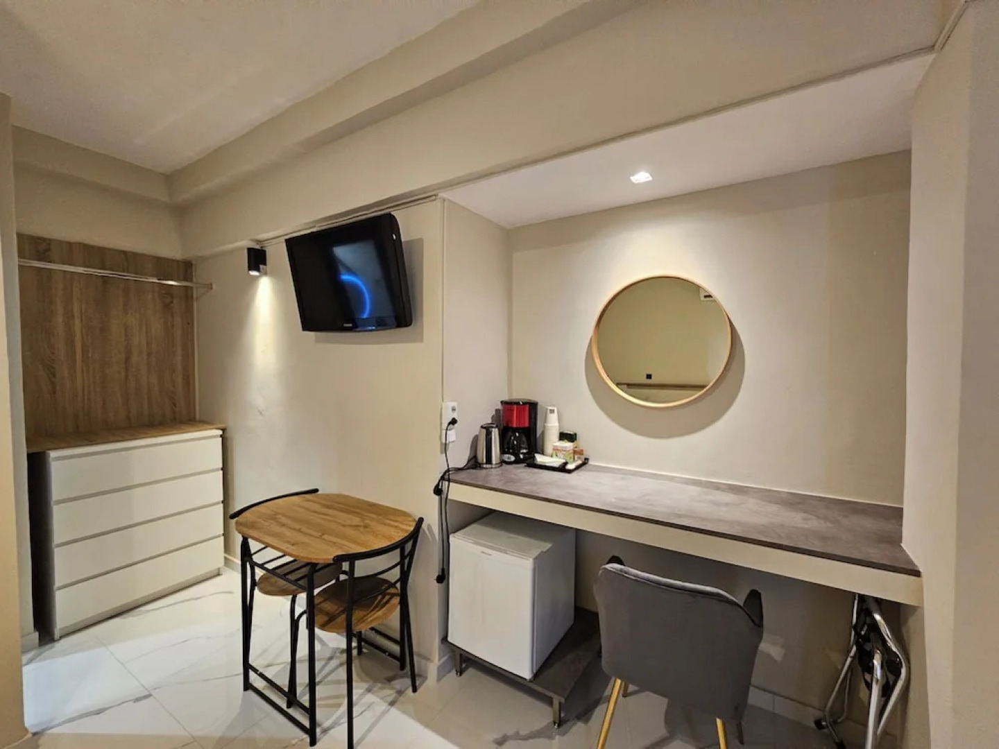 Lemon Tree Suites Near ATH Airport