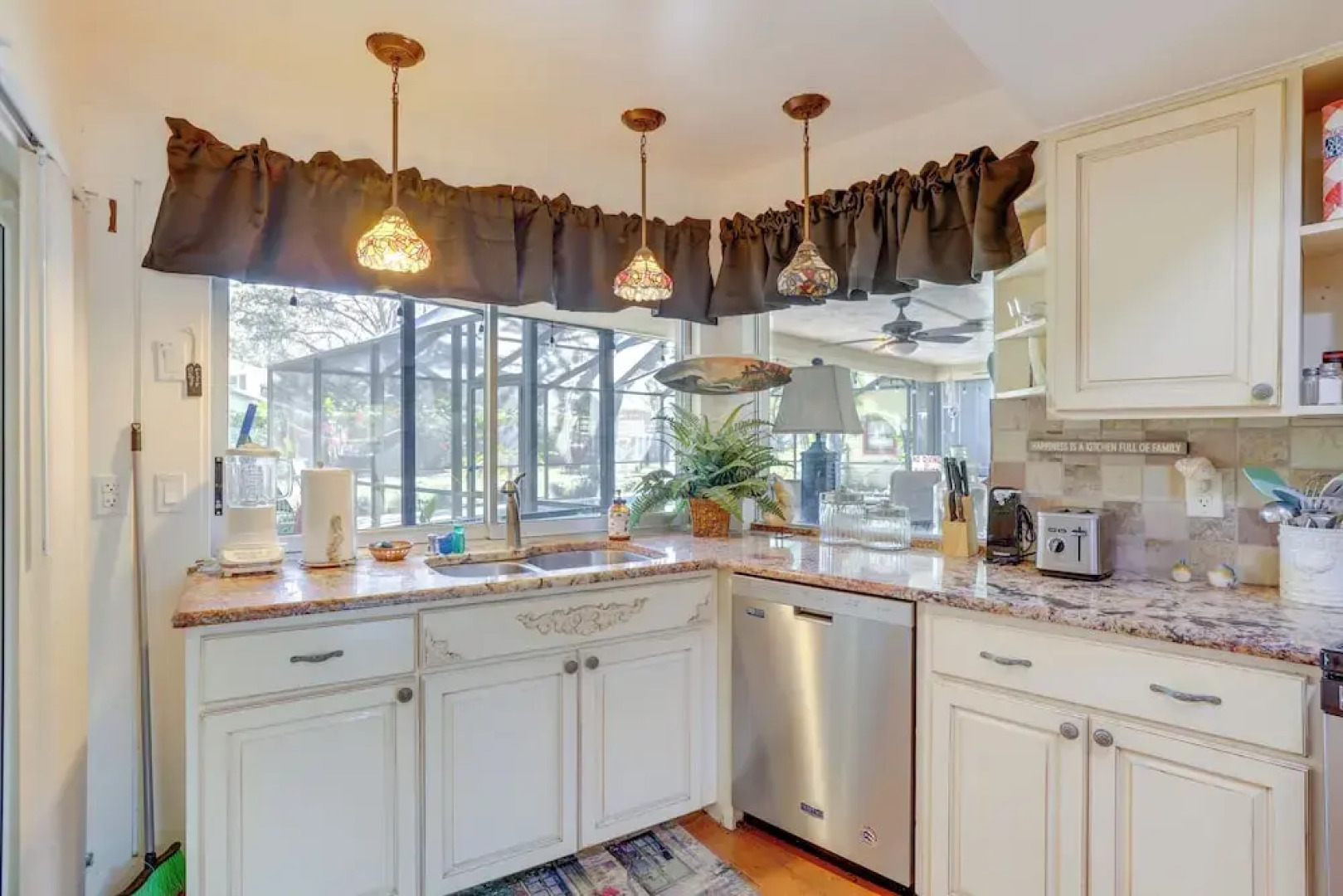 Prime Largo Vacation Rental w/ Lanai & Pool!