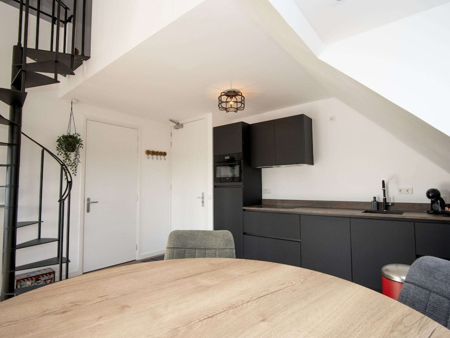 Bright Apartment Within Walking Distance of the Sneekermeer