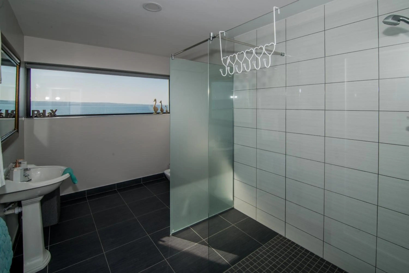 Spectacular ocean views & minutes to Cliffs- Clahane Shore Lodge