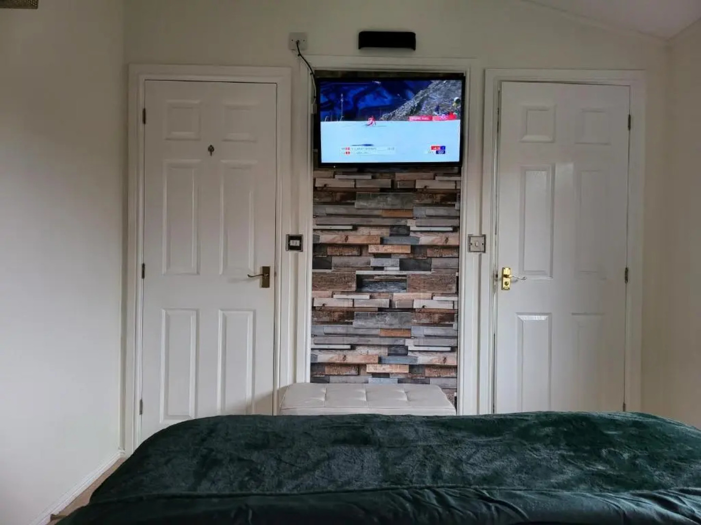 3 Bedroom Partial Lakeview Lodge - Ensuite & Balcony Deck