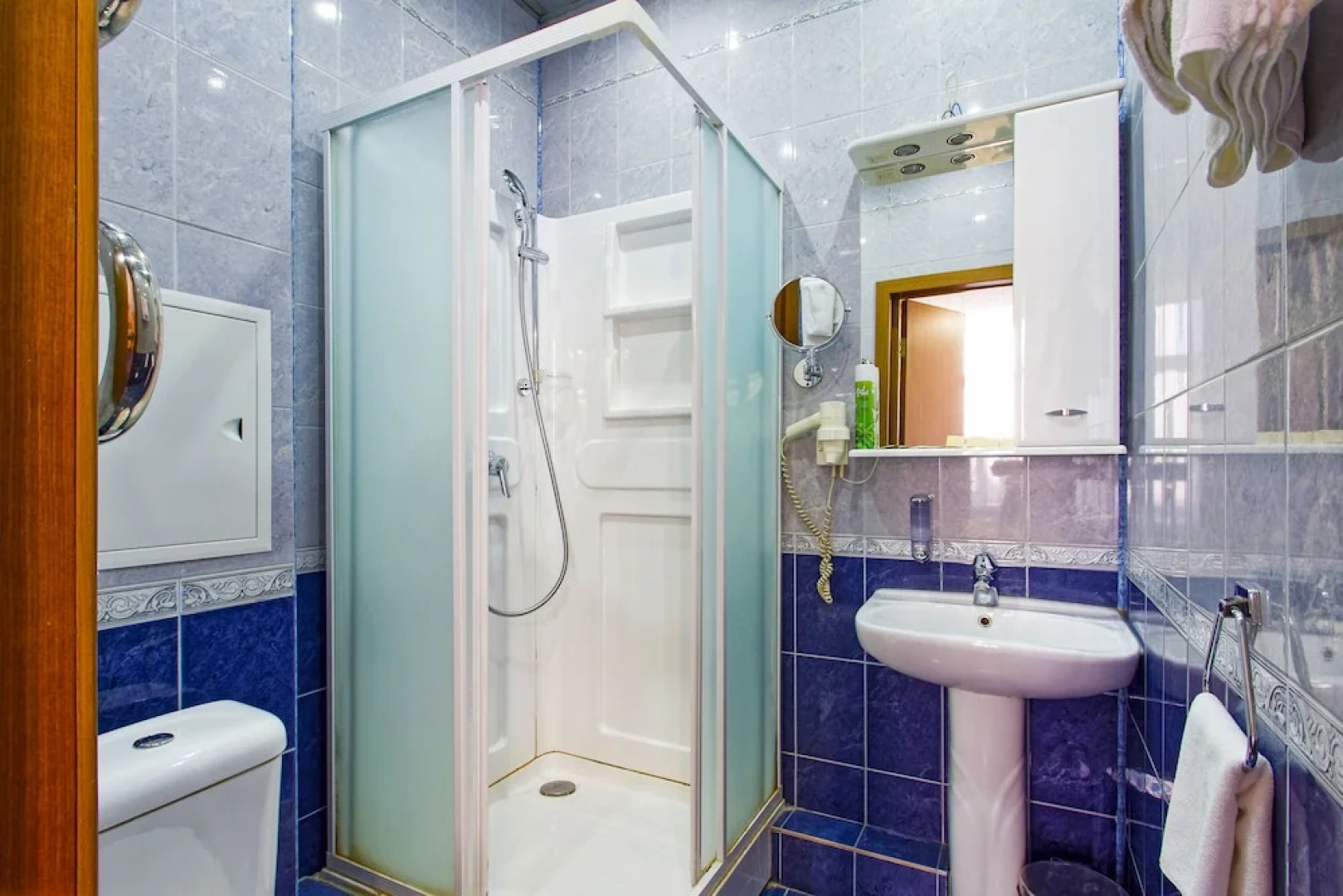 MINIMA Красные ворота