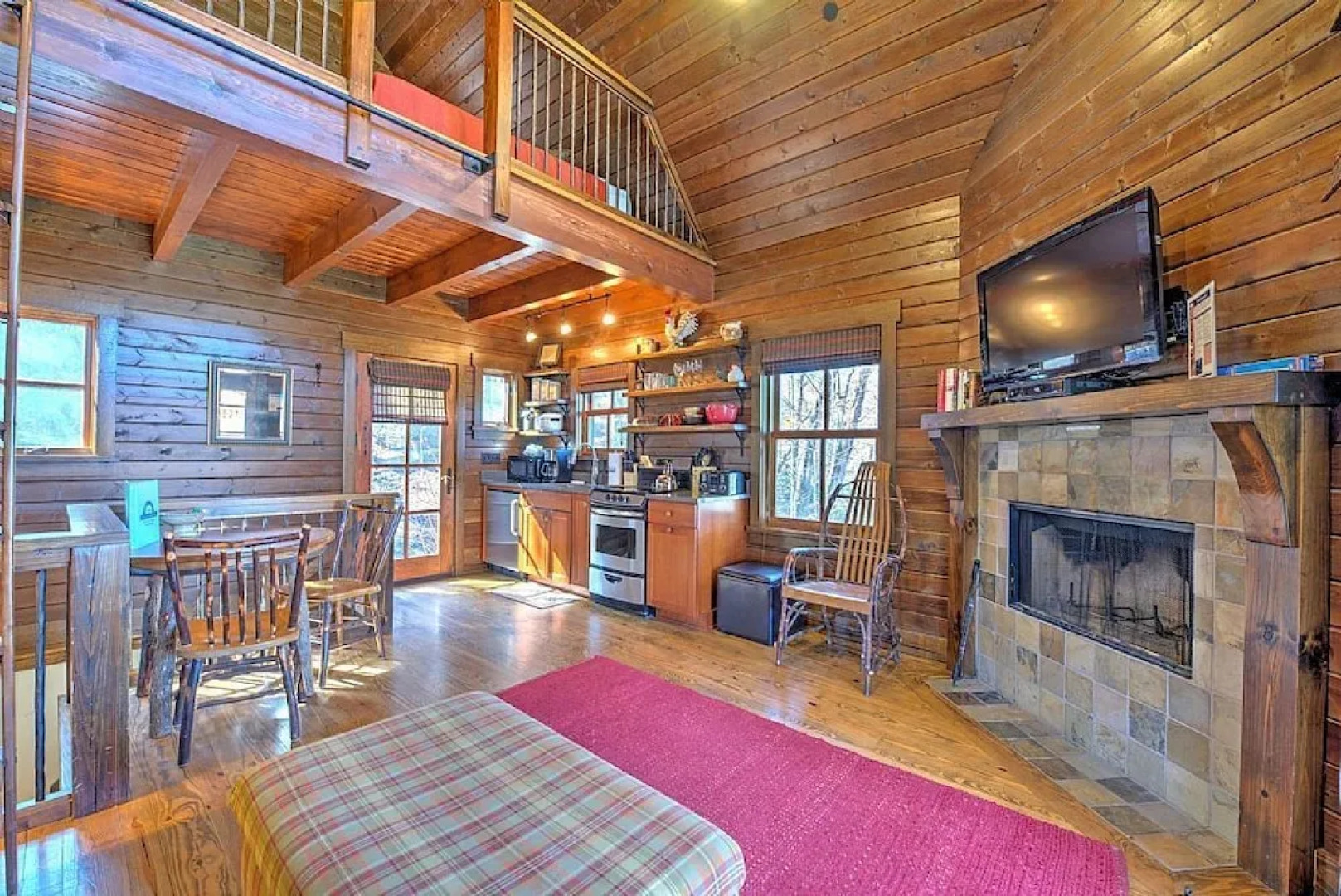 Woodpecker's Hollow - 1 Br Cabin