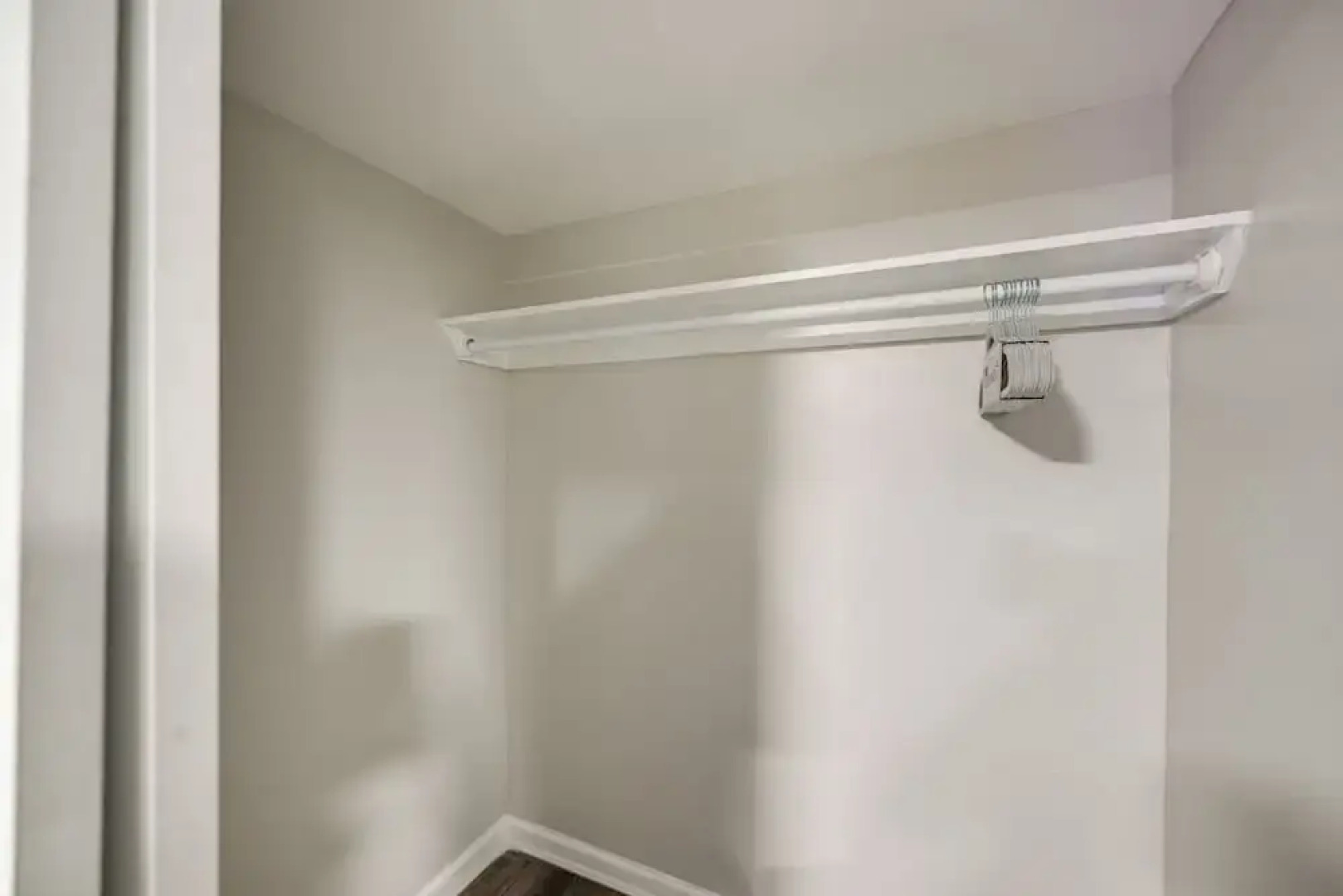 Walkable Elmont Studio: 19 Mi to New York City!