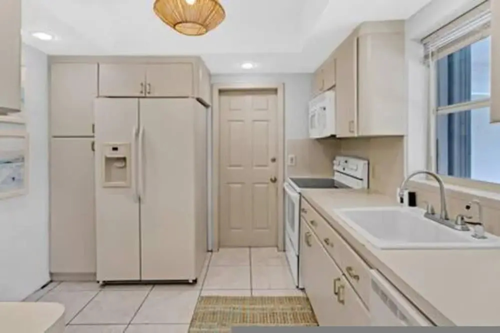 437 NE 107th Pool Hot Tub Patio 5 Bedrooms 3 Baths Parking