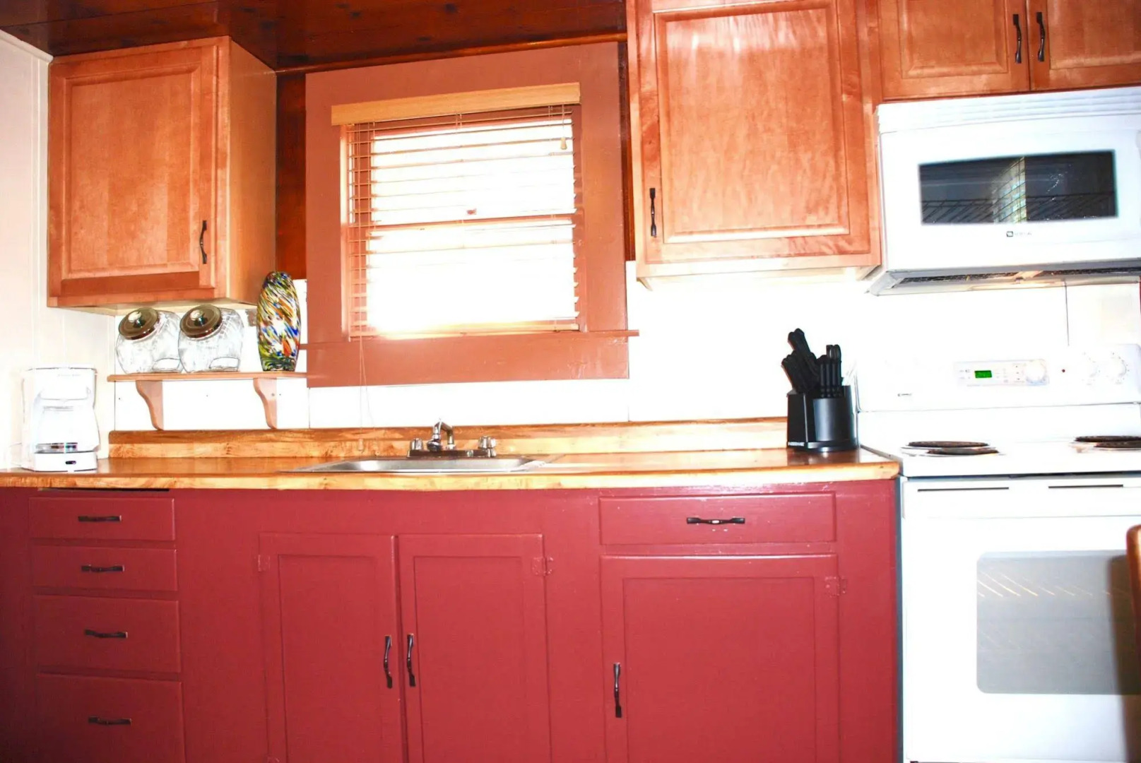 The Pines Inn and Cottages