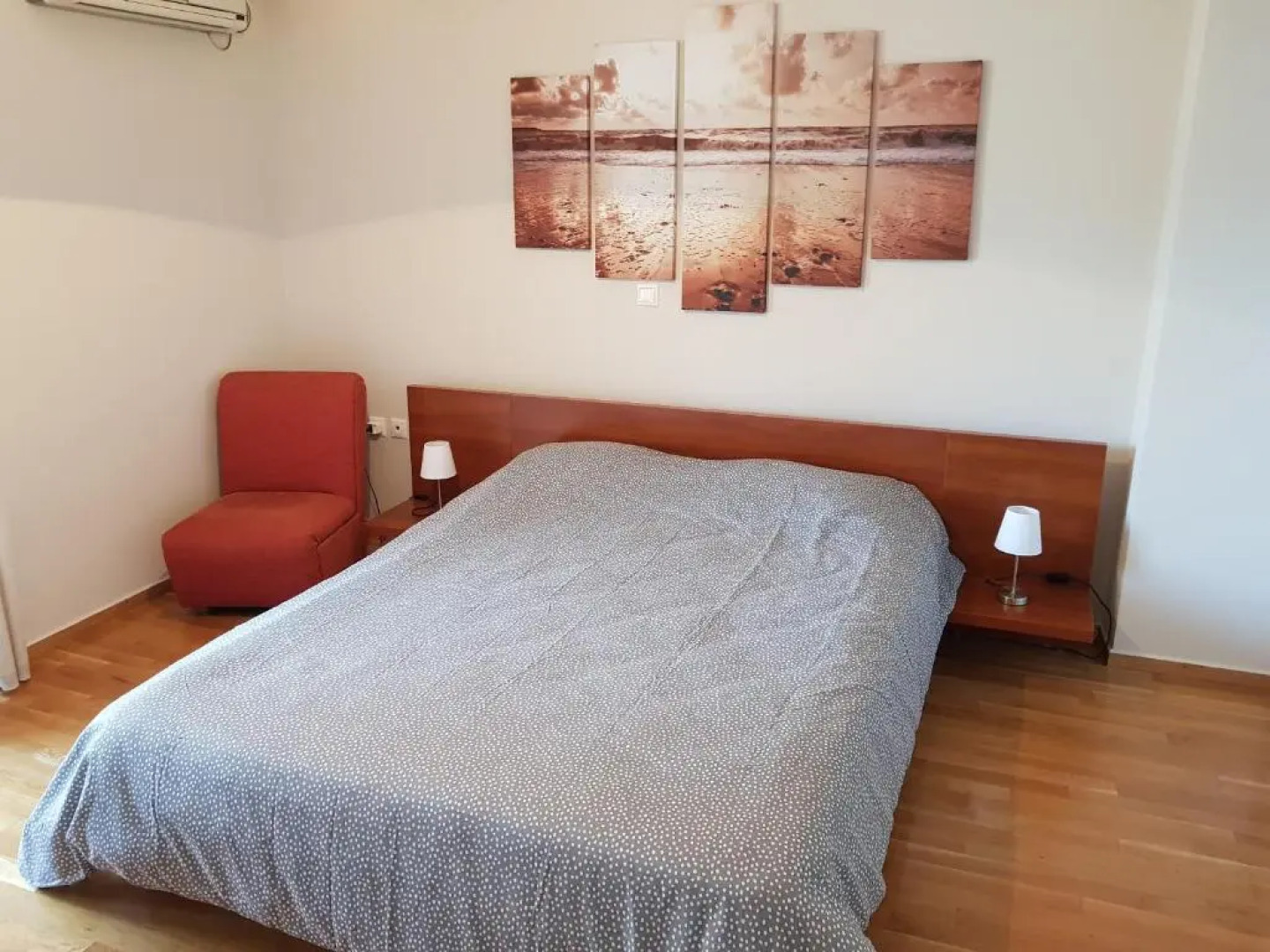 Holargos Metro Rooms