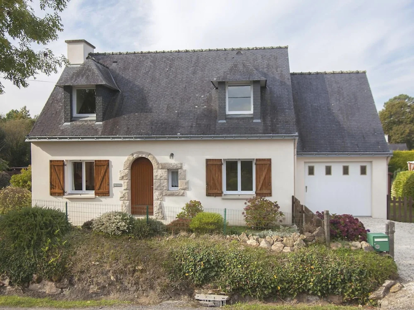 Classic Holiday Home in Riec-sur-bélon With Private Garden