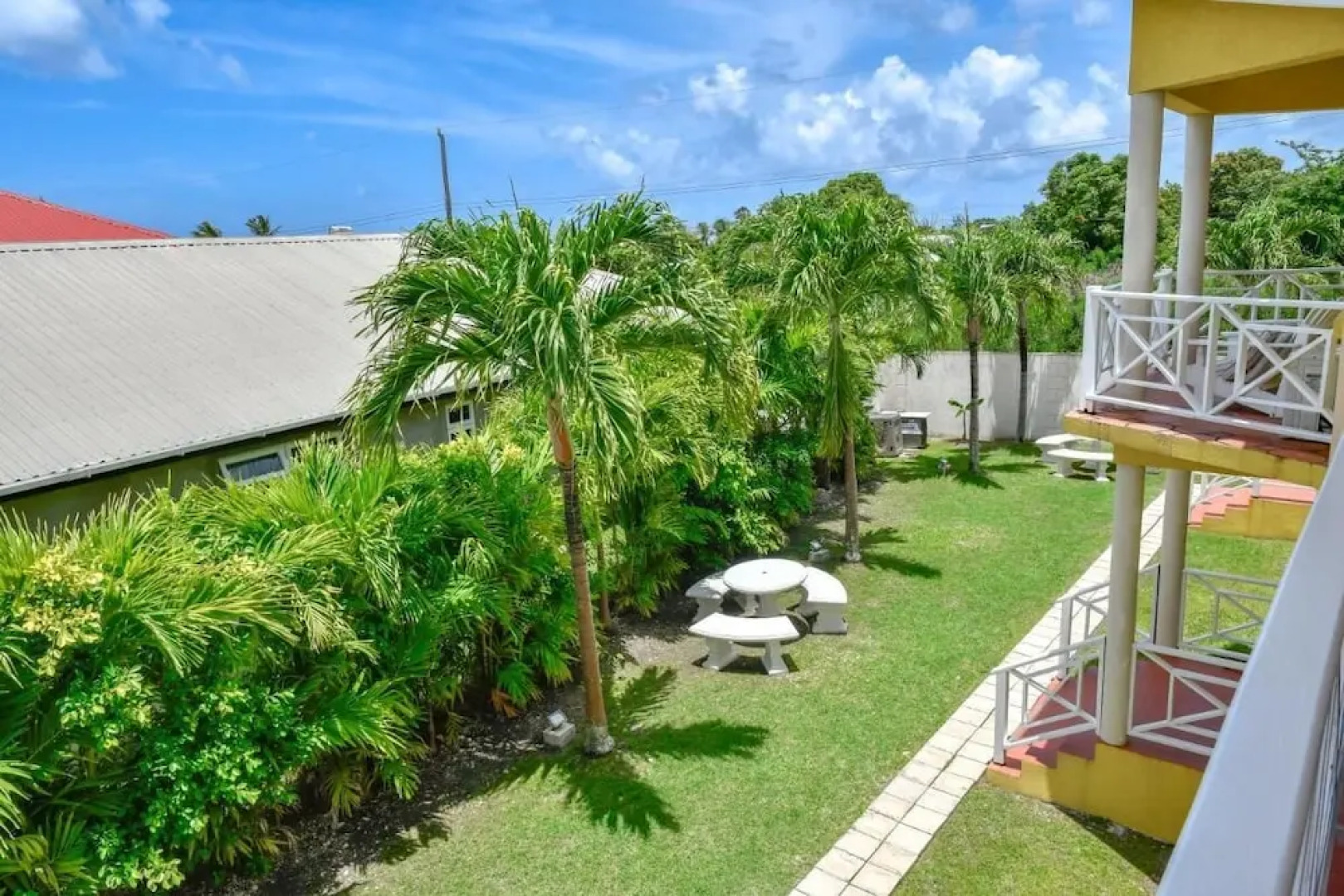 Two Bedroom Apartment With Pool Located Near the Beach and Kensington Oval