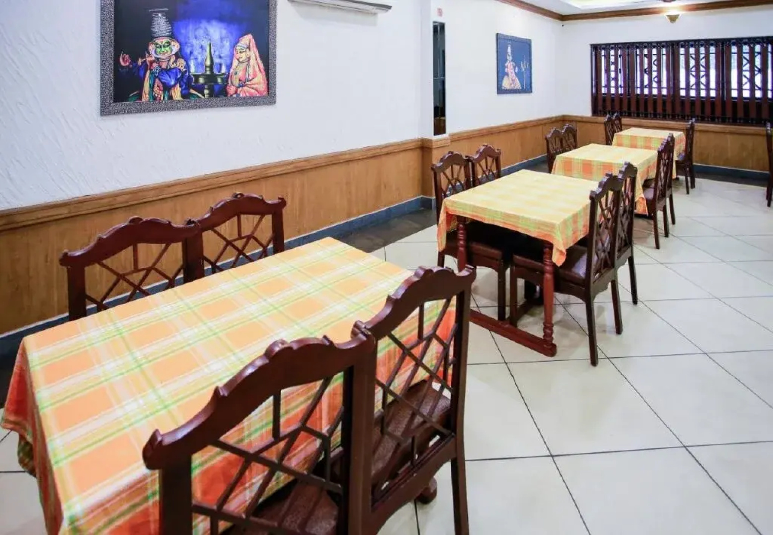 OYO 26692 Alankar Elite Inns