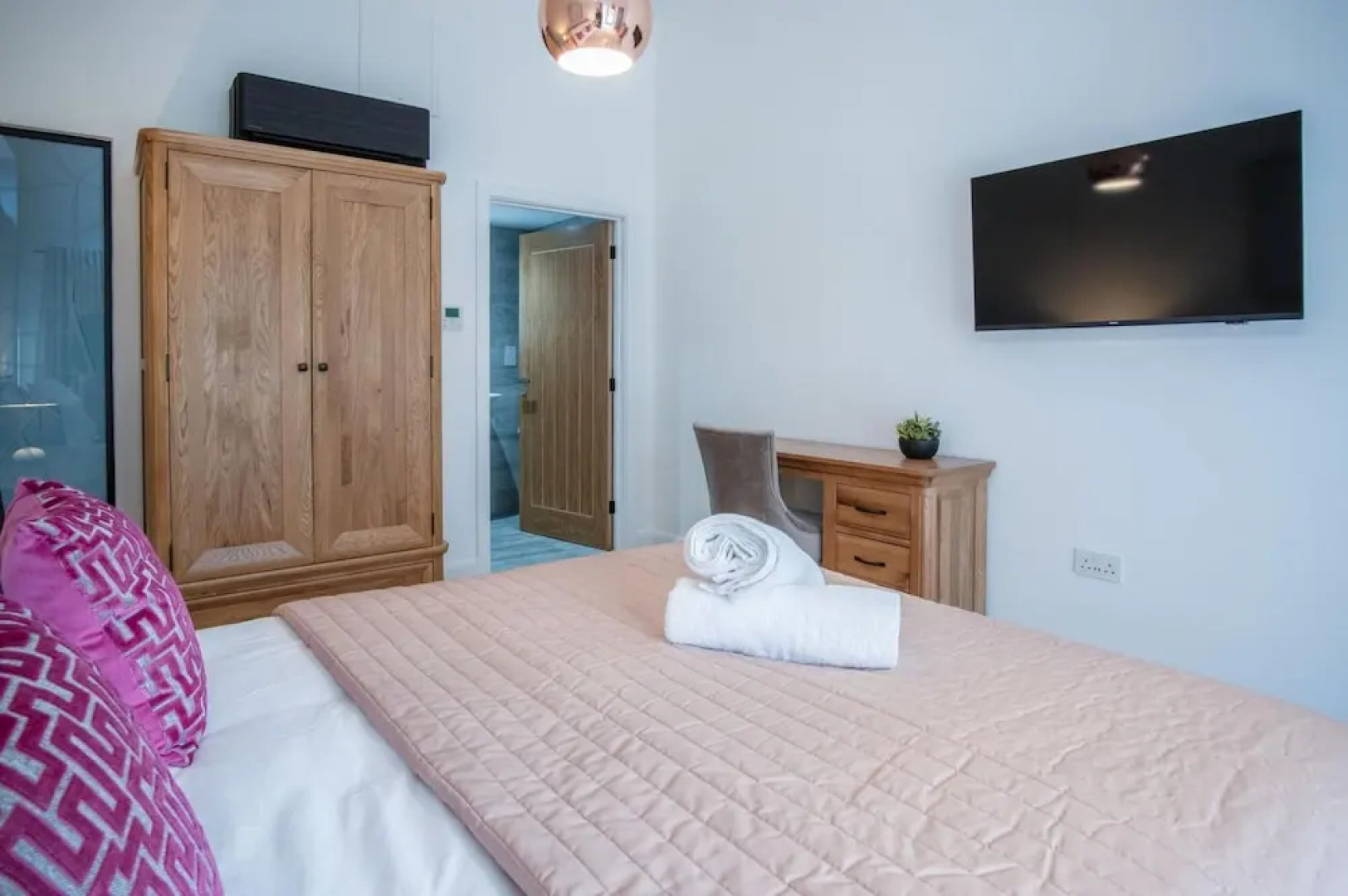 Room 12 - The Sleeping Giant - Pen Y Cae Inn