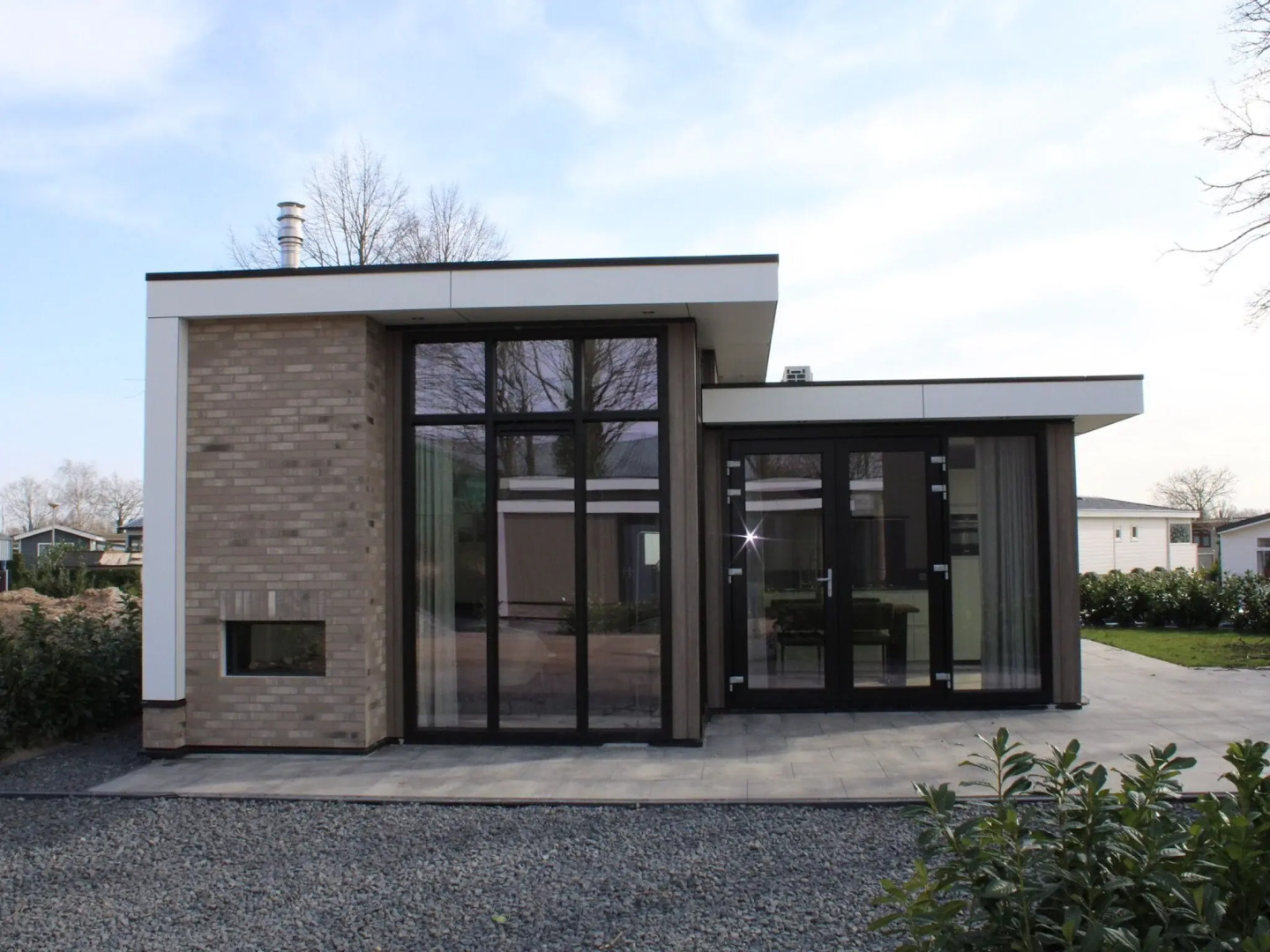 Wellness chalet with a sauna, in a holiday park directly on a recreational lake