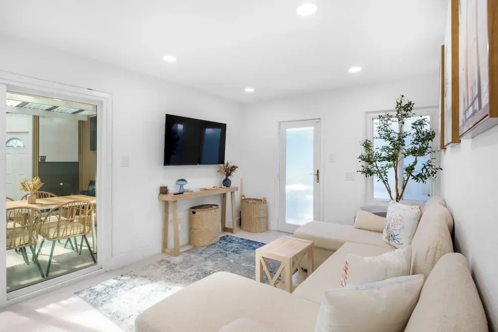 Steps to the Beach, Firepit & Patio Long-term Newport Beach Stay Coastal Cove