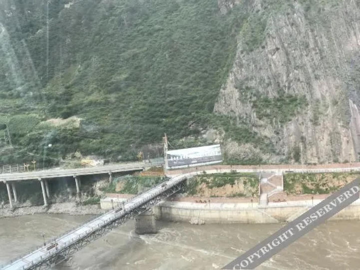 Yajiang Kangba Hanzi Hotel