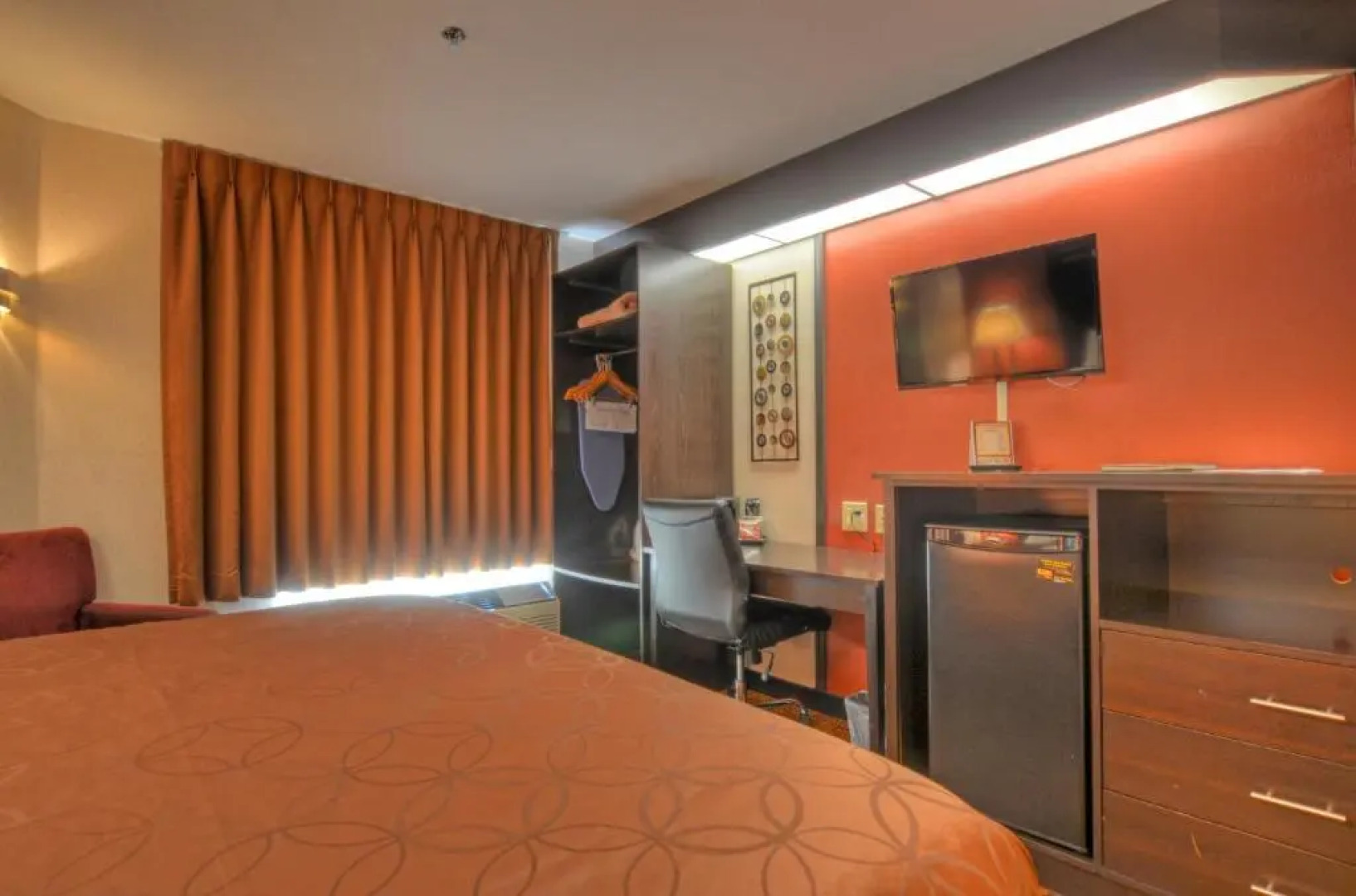 Smoky Mountains Inn & Suites - Cherokee