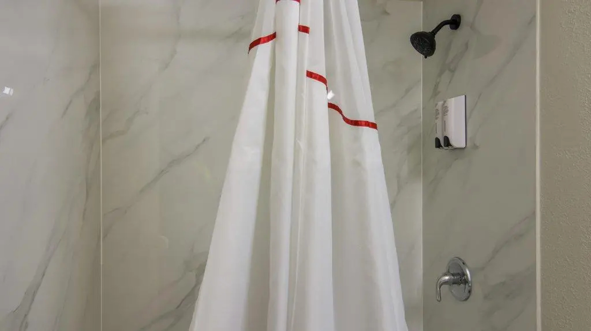 Red Roof Inn & Conference Center Chicago - N Aurora/ Naperville