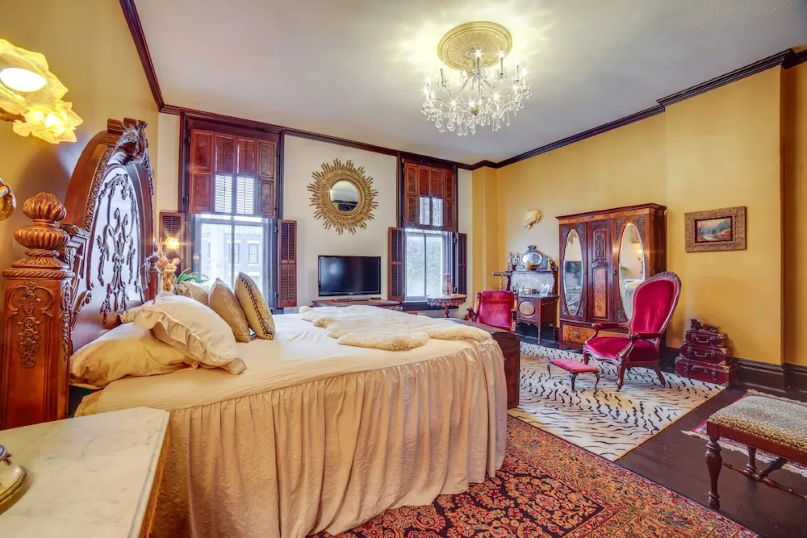Vintage Apartment in Historic Downtown La Porte!