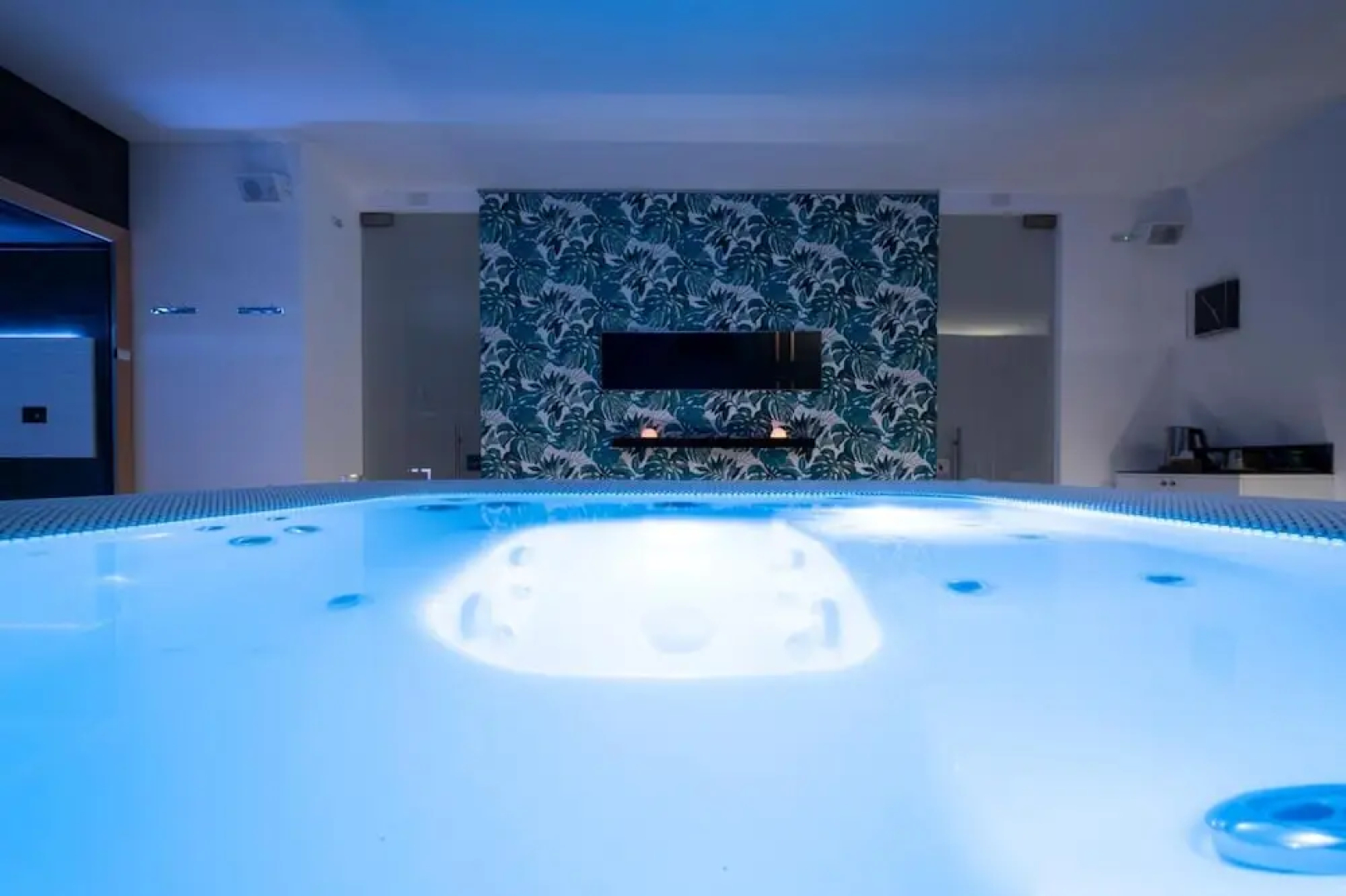 Alkamuri Posh Hotel Spa - 102 Suite Deluxe