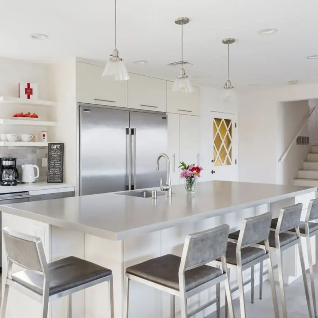 Spacious and Bright 5-bedroom Oasis Pool and Yard