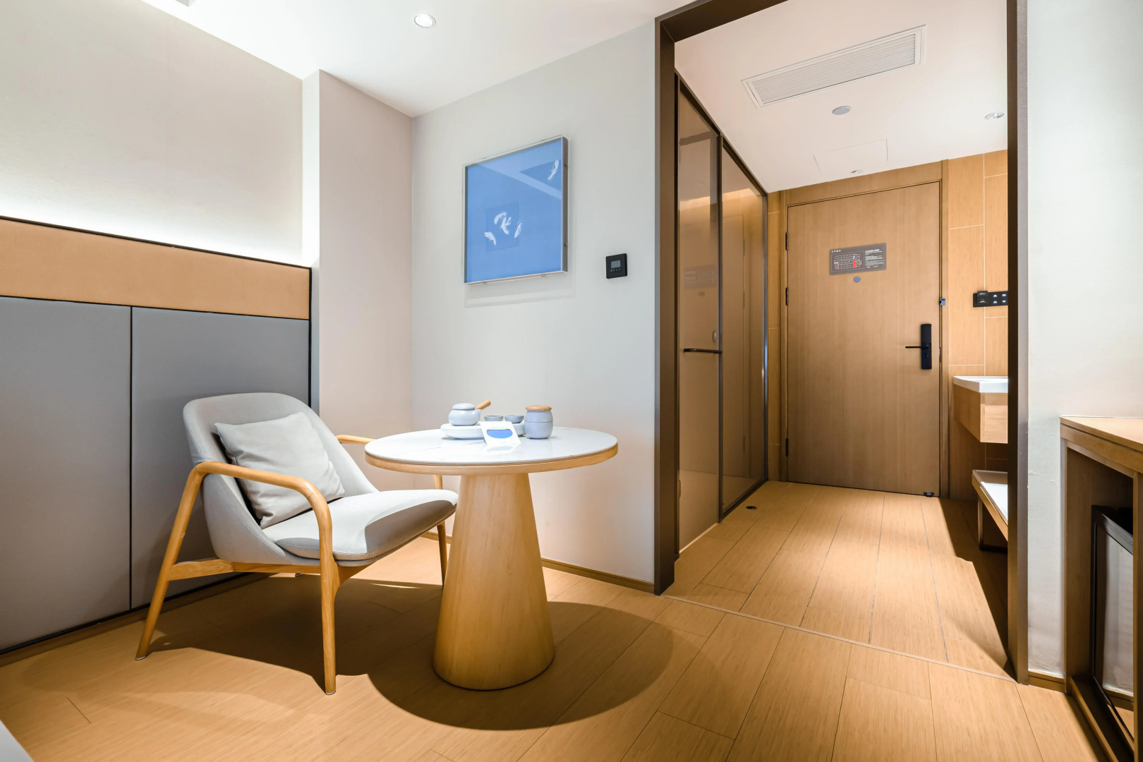 Ji Hotel (Shanghai Lujiabang Road Metro Station)