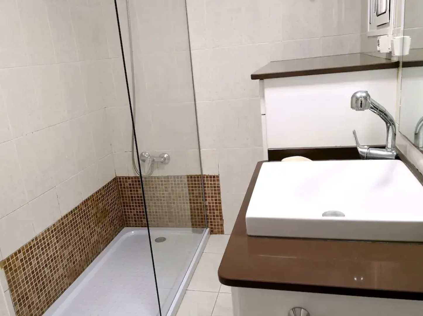 Flatguest Pool and beach