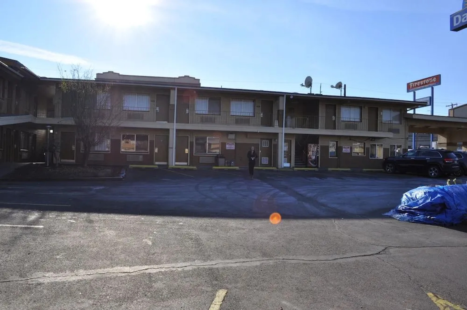 Evergreen Hotel & Suites