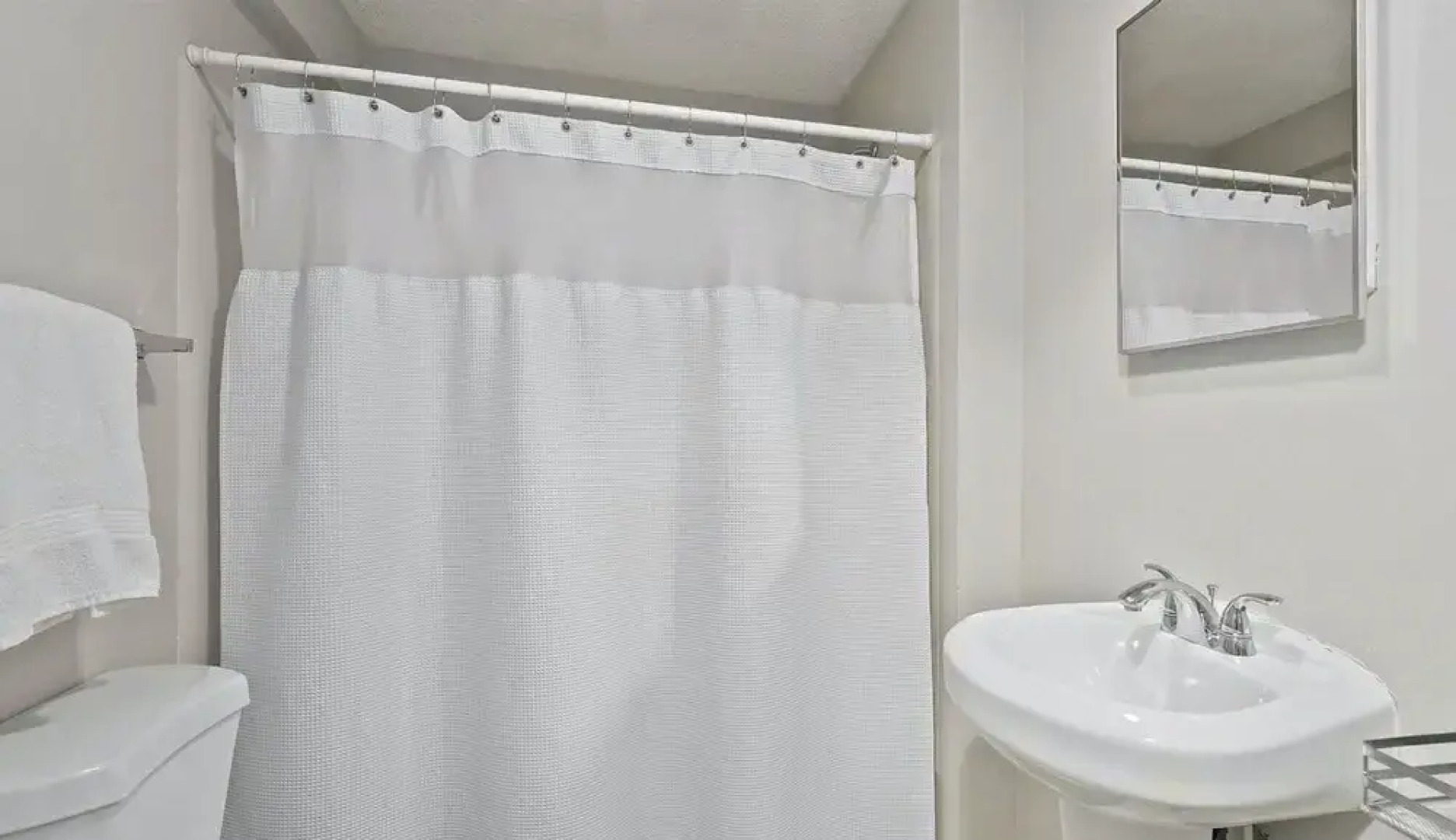 Top Rated Townhome - Largest Corner Unit With Patio, Deck, Basement, and new Luxury Mattresses! Self Checkin. Super Host Support!